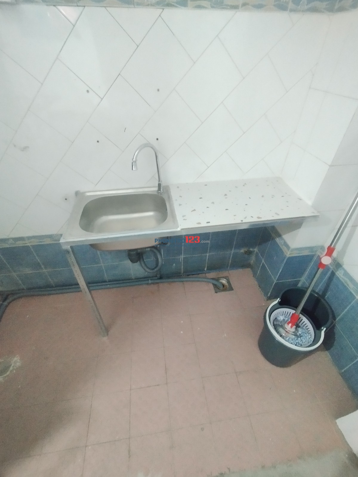 Phòng máy lạnh bếp tách phòng ngủ. Giá 2,8 triệu cạnh bến xe Quận 8