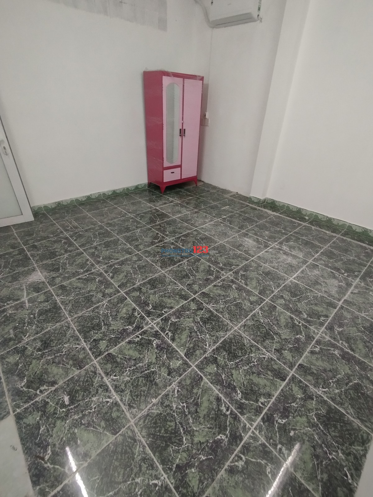 Phòng máy lạnh bếp tách phòng ngủ. Giá 2,8 triệu cạnh bến xe Quận 8