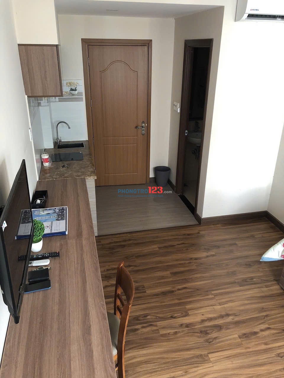 Cho thuê căn Studio Full Nội Thất – Có TV, Pet Friendly, Cửa Sổ Thoáng – Đường Núi Thành, Tân Bình