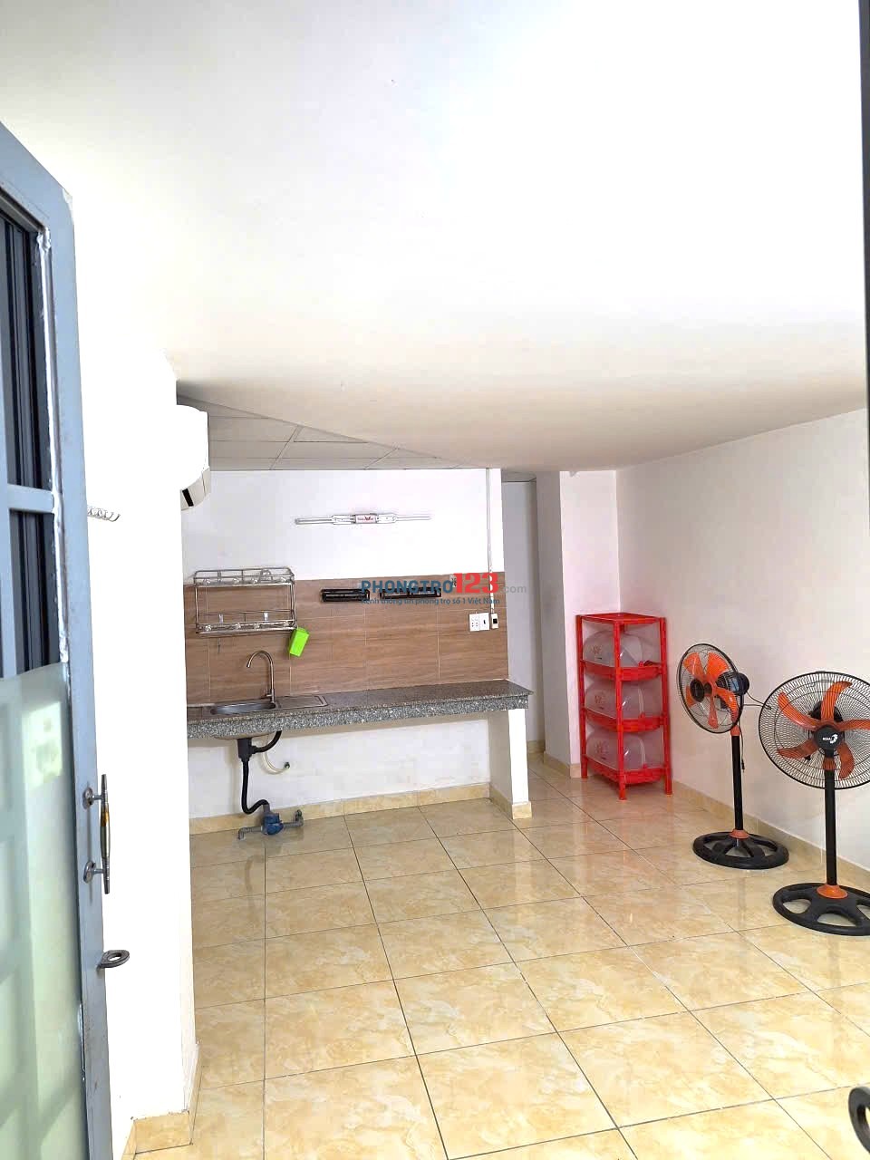 Phòng trọ sinh viên 3tr5, WC riêng, nội thất máy lạnh, ngay Hàng Xanh HCM.