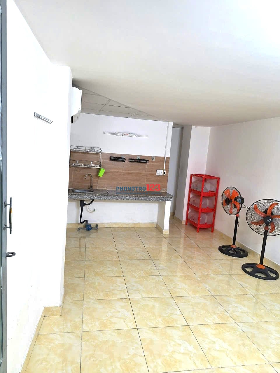 Phòng trọ sinh viên 3tr5, WC riêng, nội thất máy lạnh, ngay Hàng Xanh HCM.