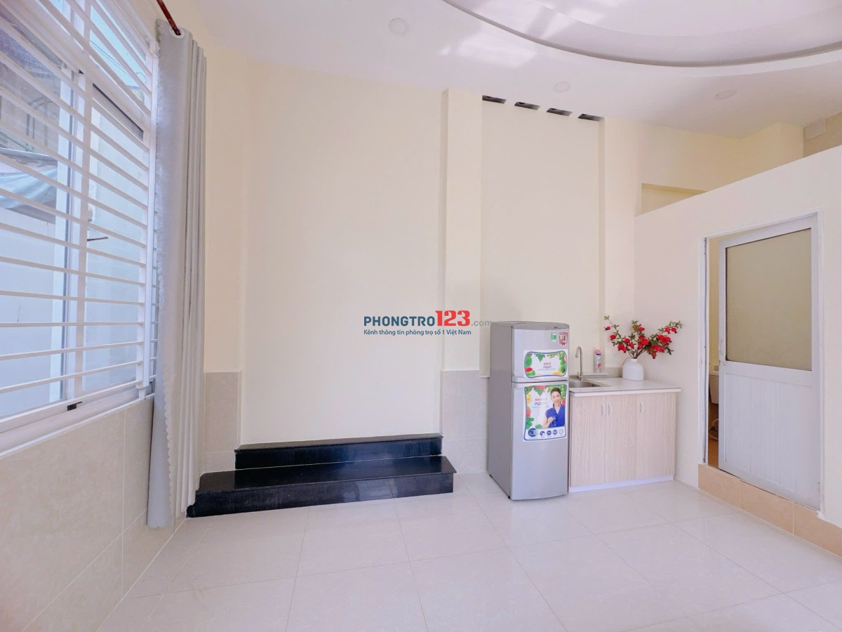 PHÒNG ĐẸP GIÁ RẺ. GIÁ: 5tr3 FULL NỘI THẤT + CỬA SỔ gần trường học tôn Đức Thắng