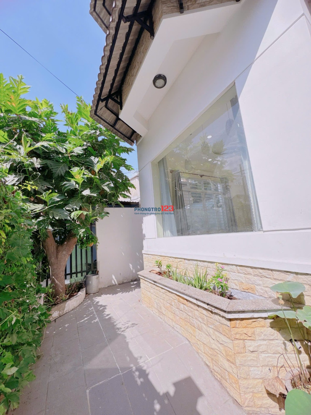 PHÒNG ĐẸP GIÁ RẺ. GIÁ: 5tr3 FULL NỘI THẤT + CỬA SỔ gần trường học tôn Đức Thắng