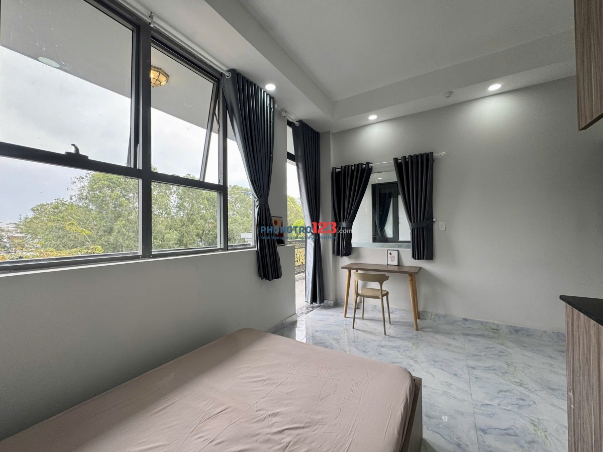 Cho Thuê Phòng Ban Công Cửa Sổ Lớn Full Nội Thất 35m2 Ngay Tại Thích Quảng Đức Gần Quận 3, Quận 1