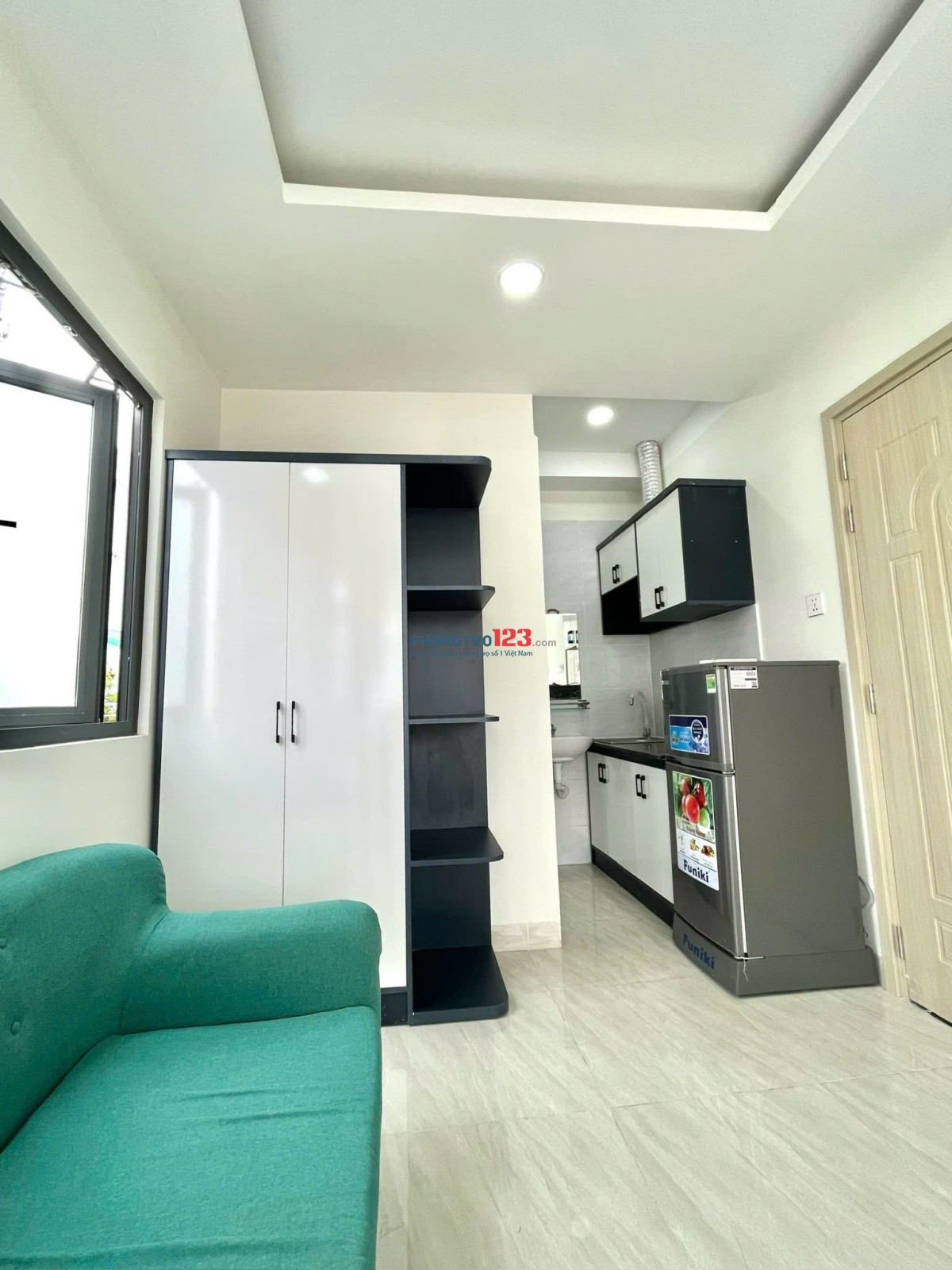 Phòng cho thuê Q10, ban công, máy giặt riêng full nội thất gần Công viên Lê Thị Riêng, ở CMT8