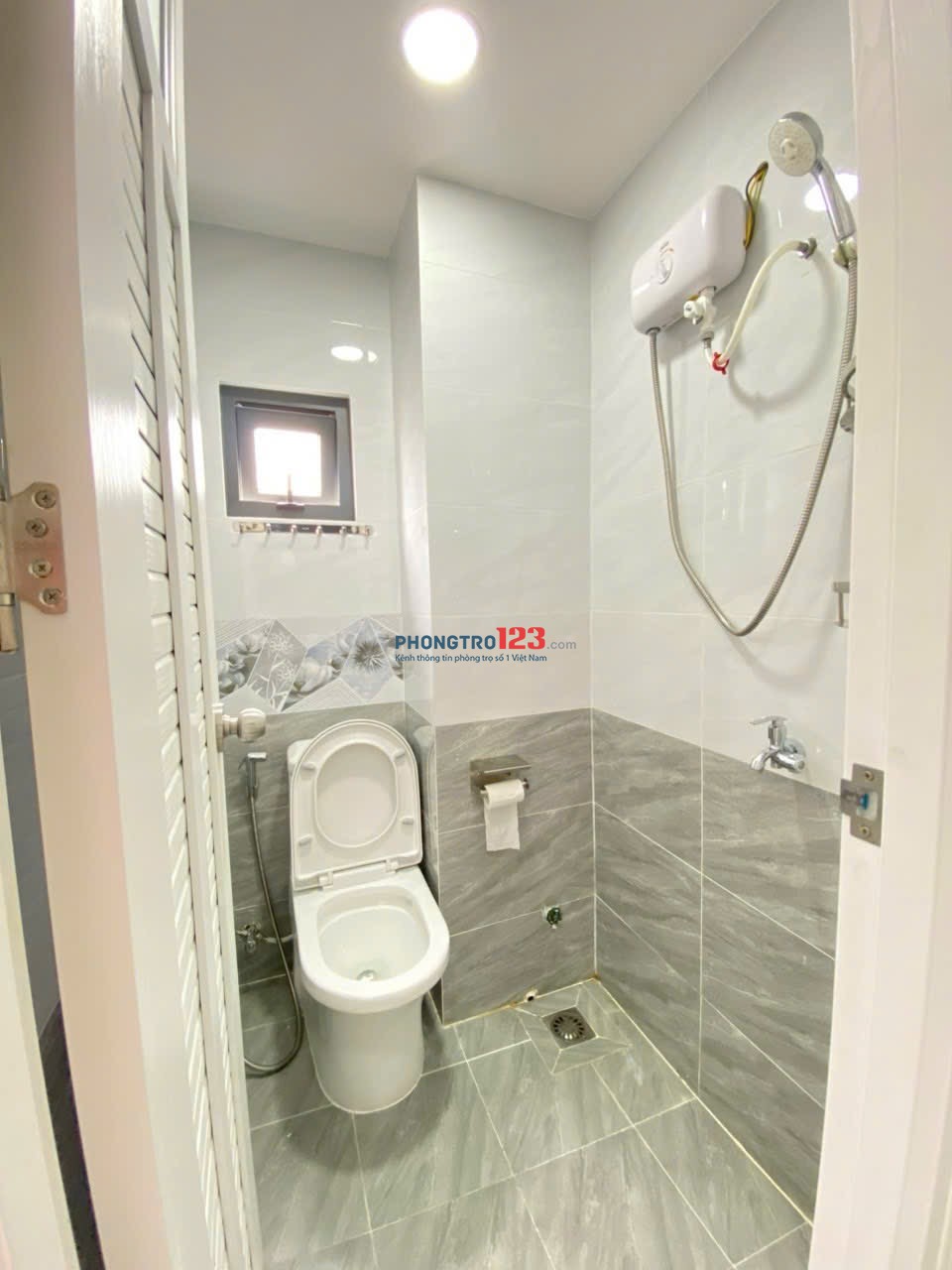 Phòng cho thuê Q10, ban công, máy giặt riêng full nội thất gần Công viên Lê Thị Riêng, ở CMT8