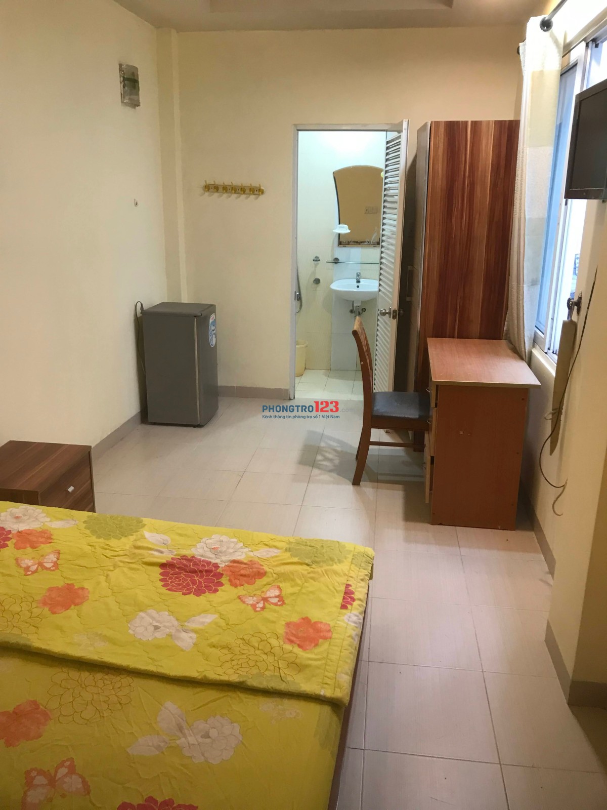 Phòng cao cấp, đầy đủ tiện nghi.. Gần Đài truyền hình và trường Khoa Học Xã Hội & Nhân Văn 200 mét.