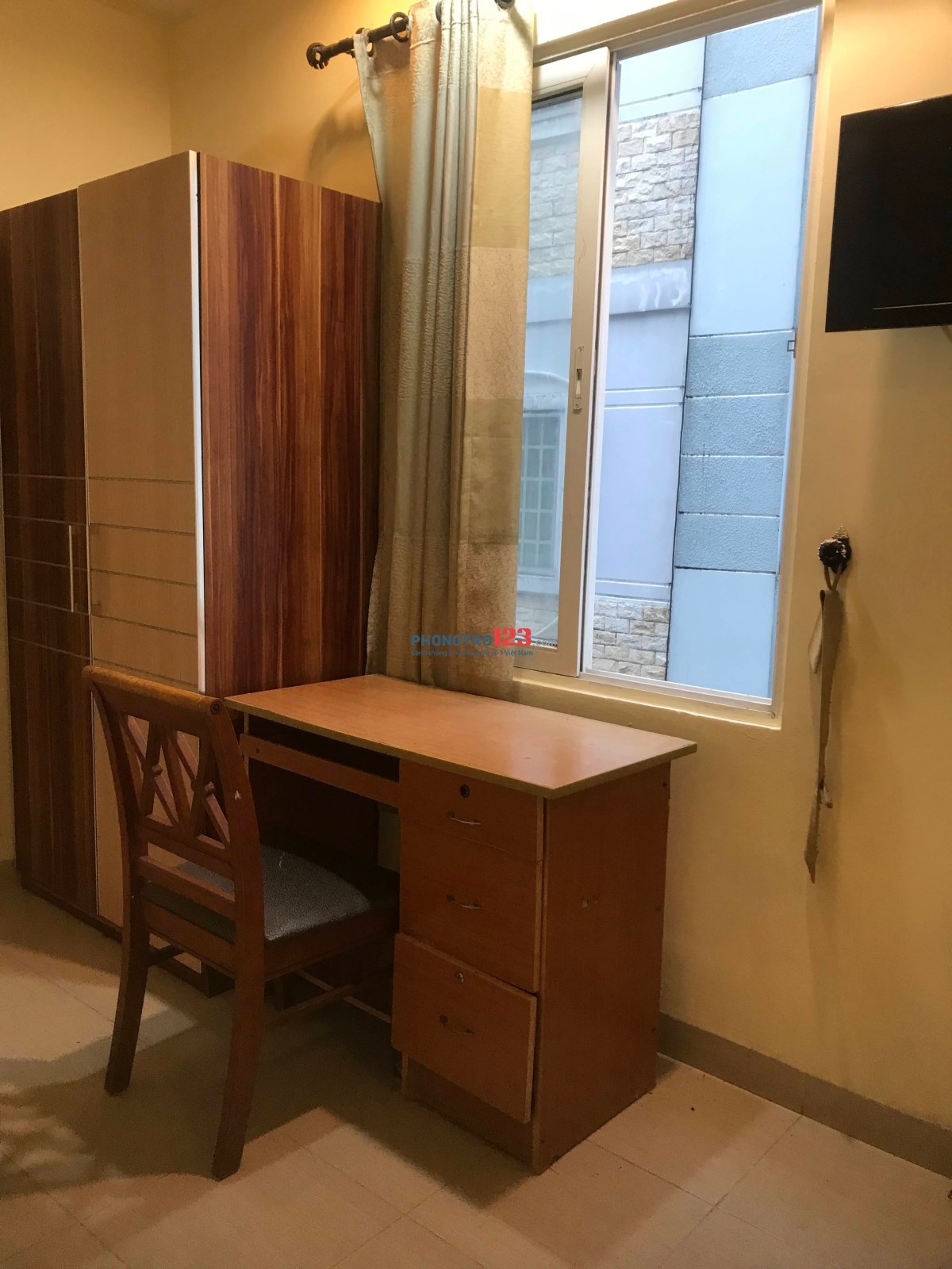 Phòng cao cấp, đầy đủ tiện nghi.. Gần Đài truyền hình và trường Khoa Học Xã Hội & Nhân Văn 200 mét.