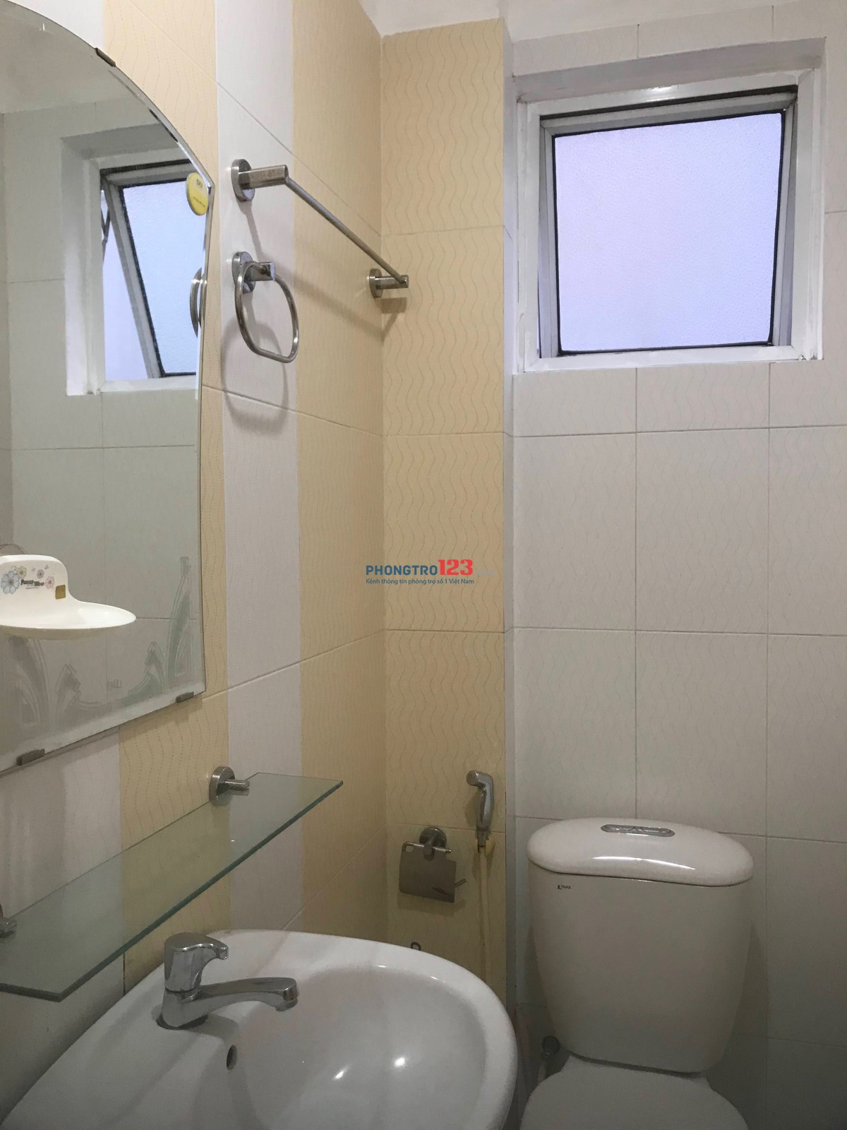 Phòng cao cấp, đầy đủ tiện nghi.. Gần Đài truyền hình và trường Khoa Học Xã Hội & Nhân Văn 200 mét.