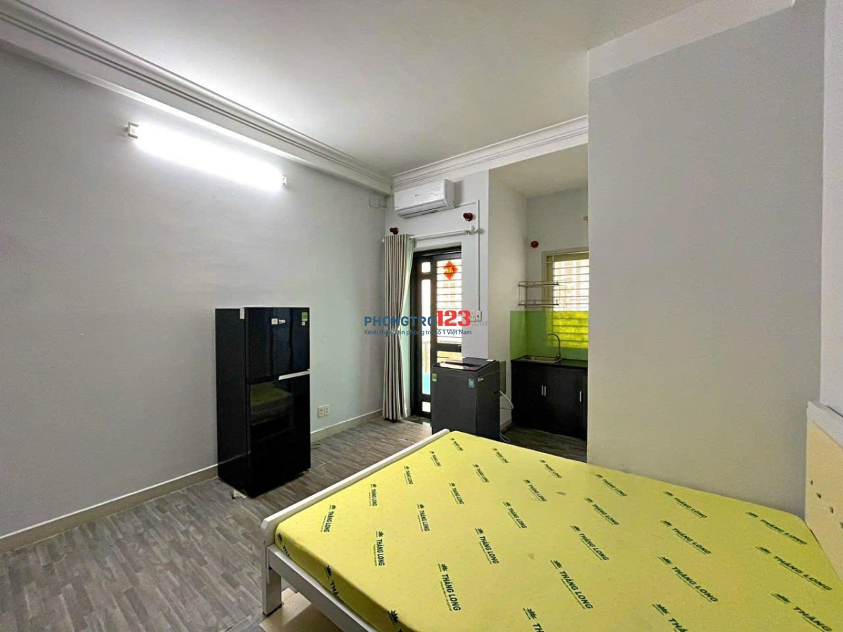 CHO THUÊ PHÒNG BAN CÔNG THOÁNG , 29m2 , ĐƯỜNG TÔ HIẾN THÀNH Q10 - GẦN VẠN HẠNH MALL Q10