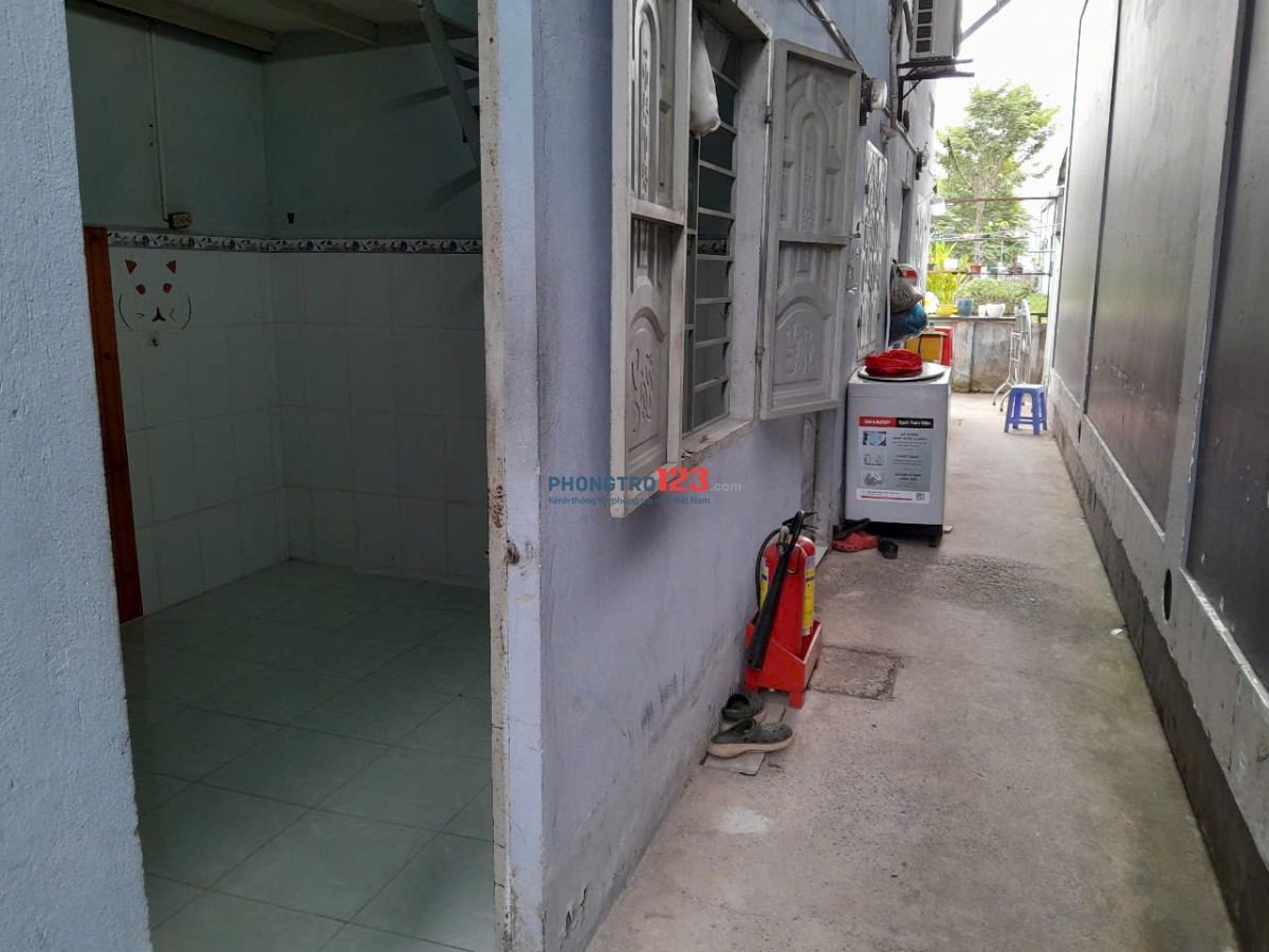 Phòng trọ nằm trong KDC yên tĩnh, an ninh. Cách ngã tư Bình Phước 1km