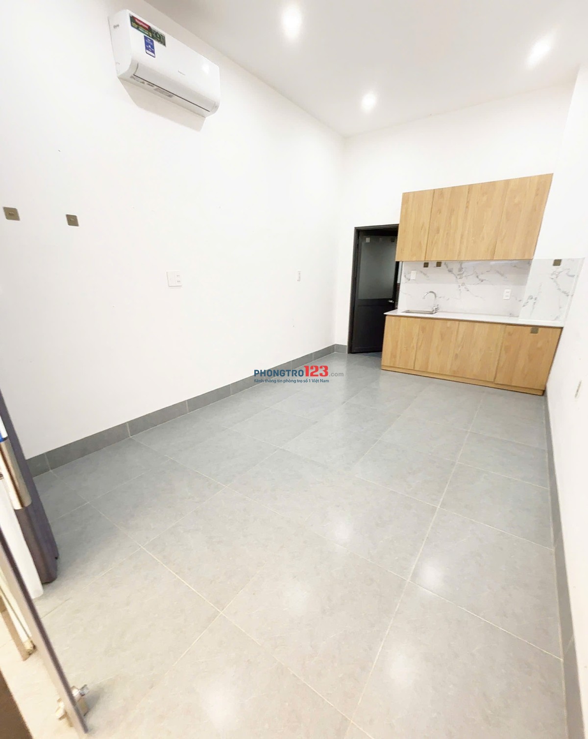 Cho thuê shophouse tầng trệt Cát Lái, dt 40m2, cổng riêng lối đi riêng có sân, Giá 5tr có máy lạnh