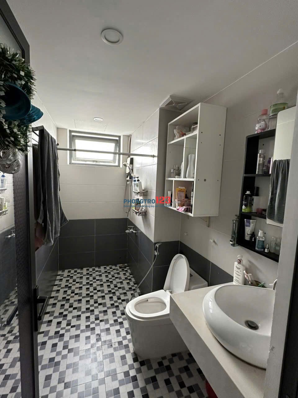 Giá 11tr, CHCC Republic, Cộng Hòa, P4, TB, 50m2, Nội thất, Nhà mới.