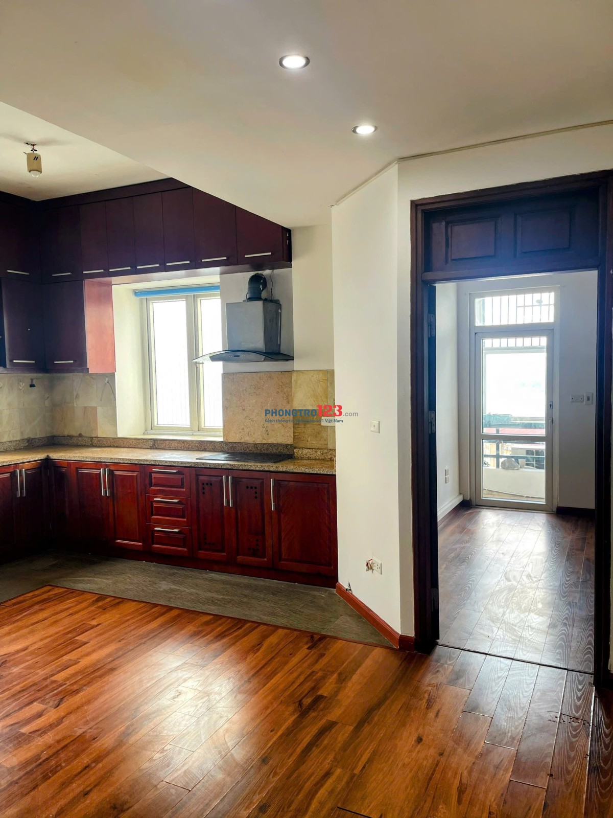 Cho thuê chung cư 100m2 gần keangnam