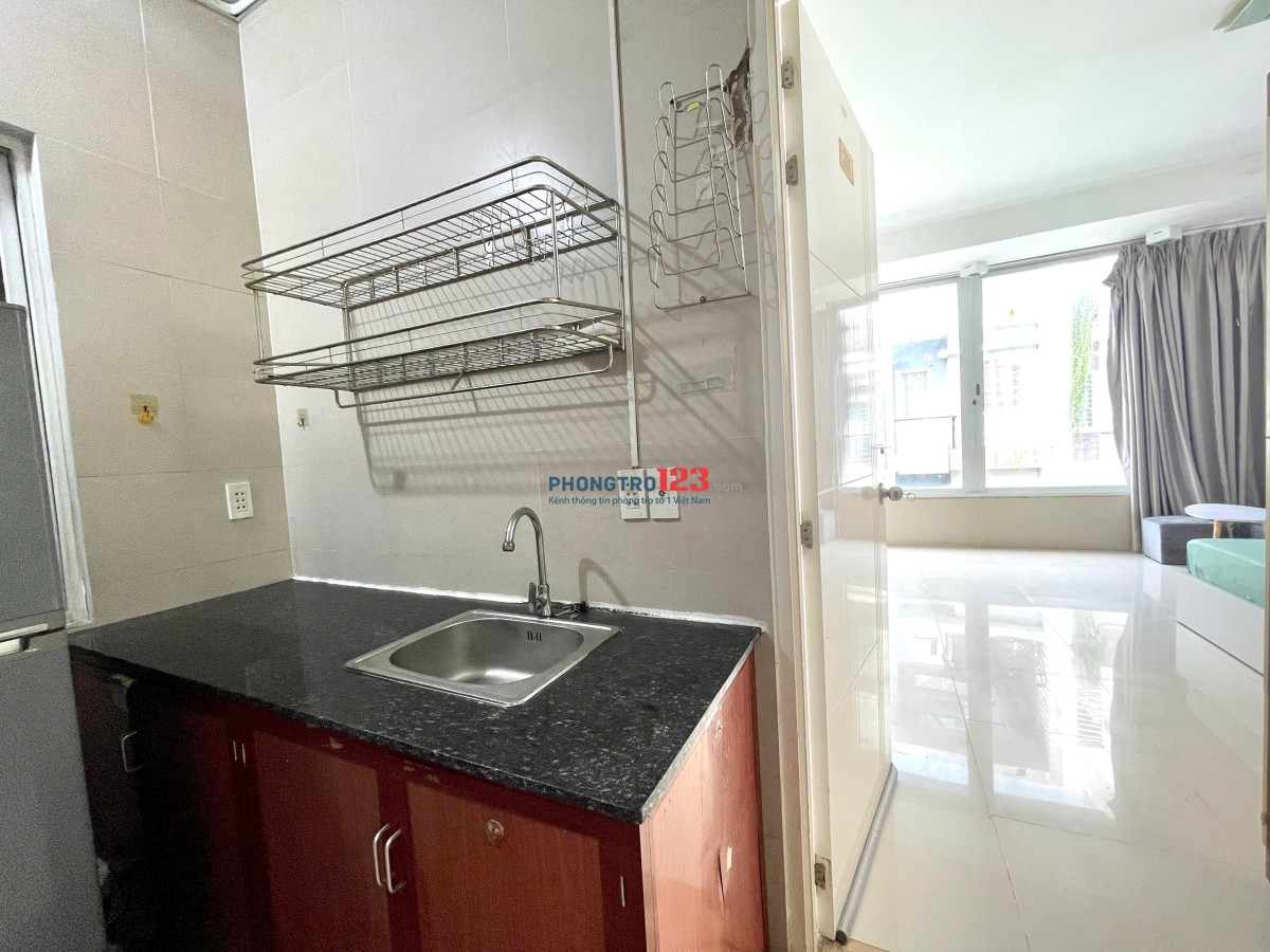 Căn hộ studio ban công full nội thất máy giặt riêng gần vòng xoang lăng cha cả cv hoàng văn thụ
