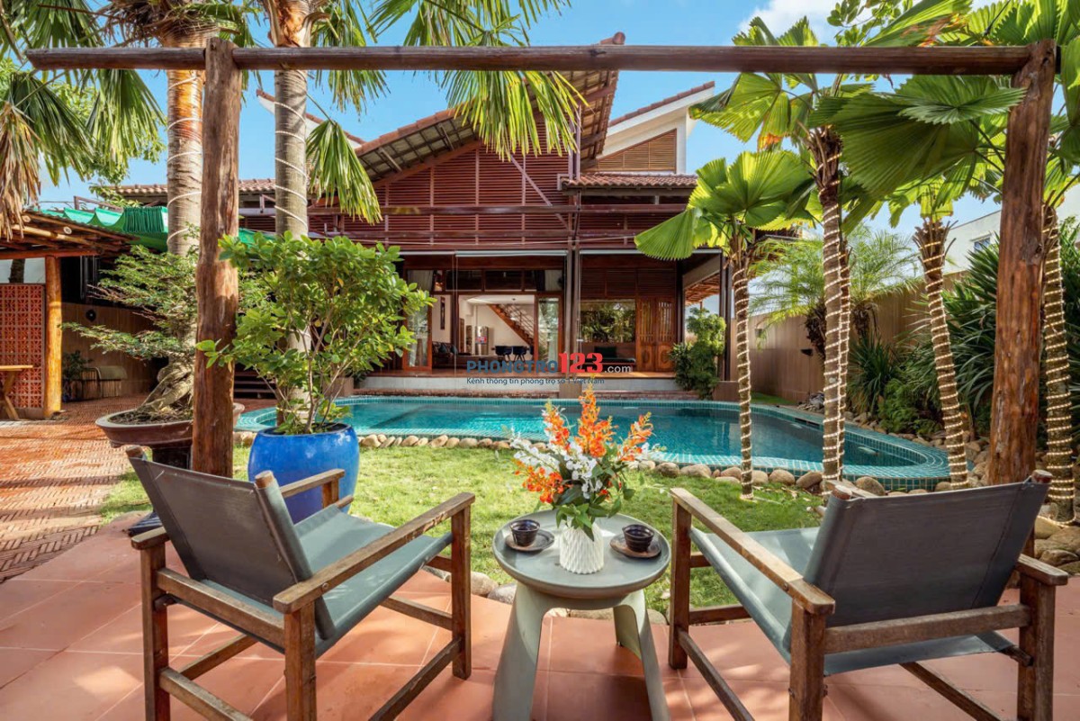 Cho thuê villa nguyên căn có hồ bơi 4PN thiết kế sang trọng ở ngay biển