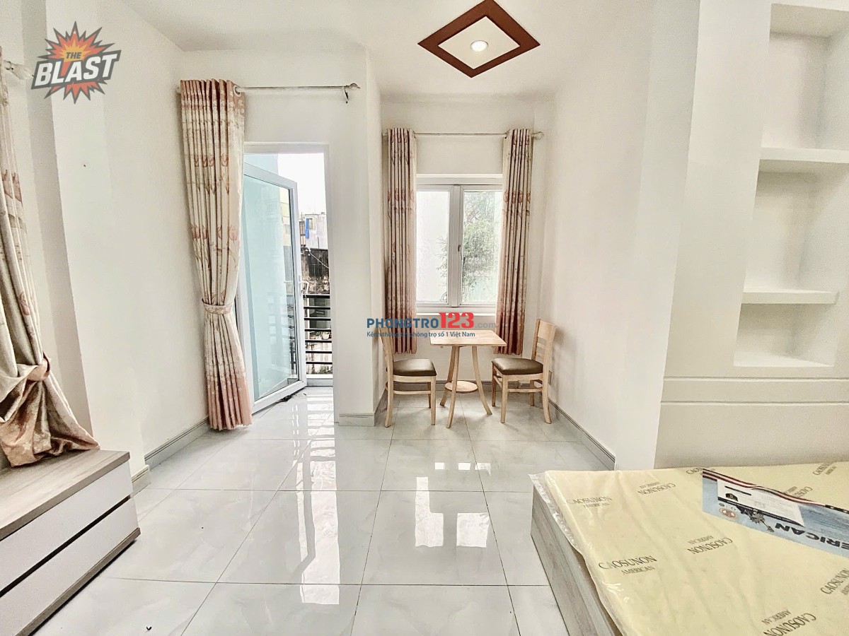 Phòng trọ ban công, cửa sổ lớn - gần chợ Bà Chiễu - giáp Q1, Phú Nhuận