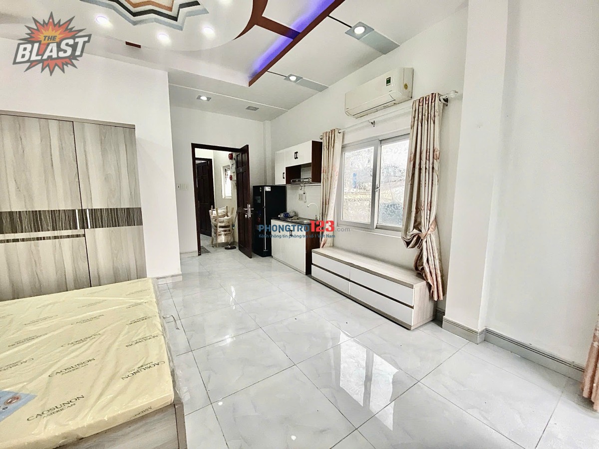 Phòng trọ ban công, cửa sổ lớn - gần chợ Bà Chiễu - giáp Q1, Phú Nhuận