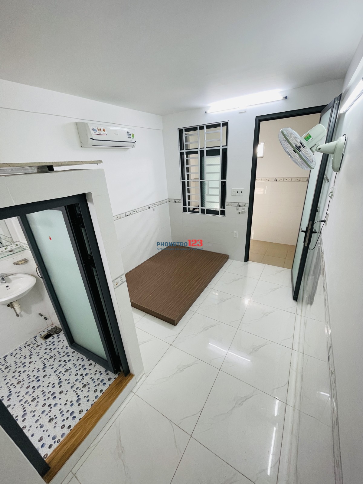 Phòng trống sạch đẹp 100% - full tiện ích - nhà thang máy an ninh pccc an toàn
