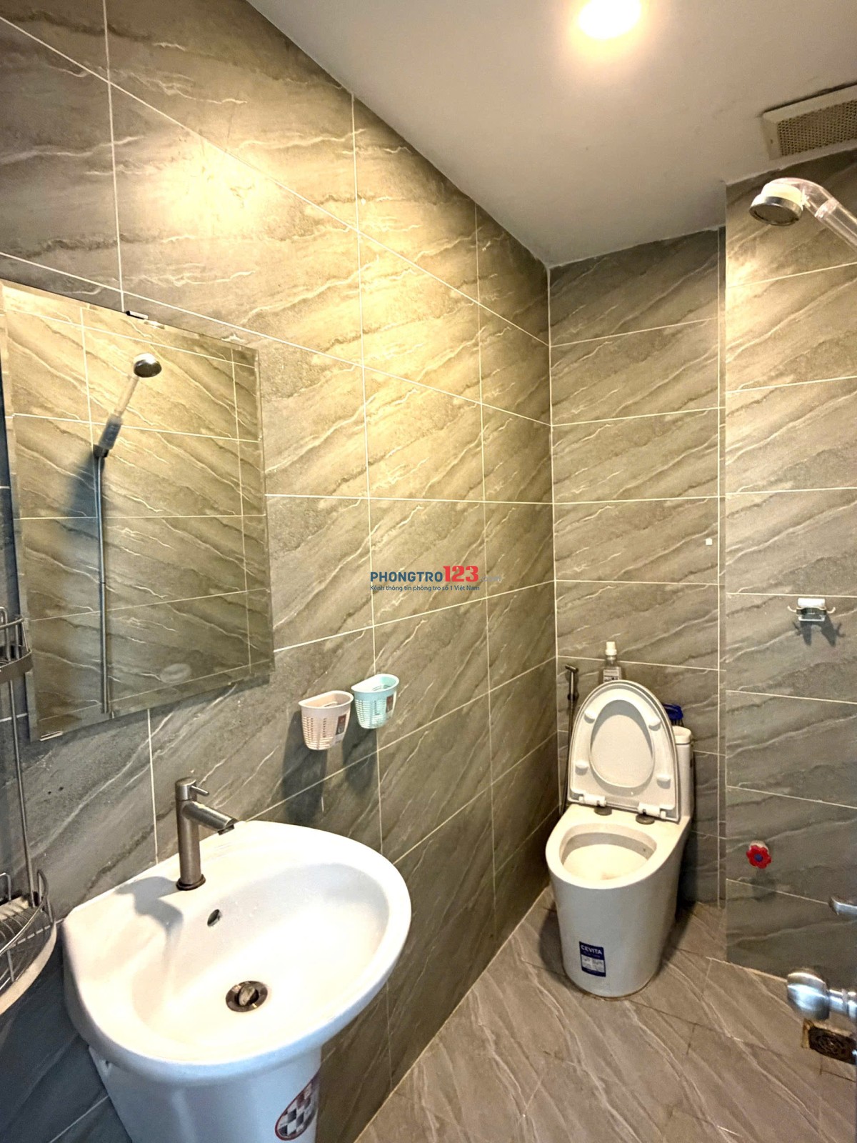 PHÒNG TRỌ TÁCH BẾP CÓ CỬA SỔ THOÁNG MÁT NGAY NGÃ TƯ BẢY HIỀN GẦN QUẬN 10