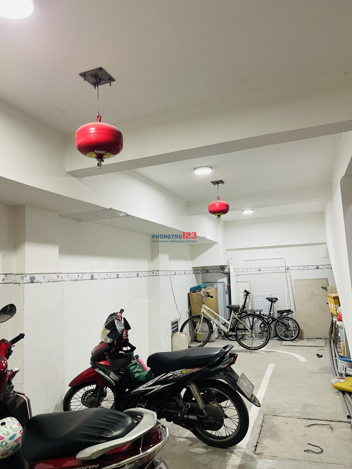 Phòng trống sạch đẹp 100% - full tiện ích - nhà thang máy an ninh pccc an toàn