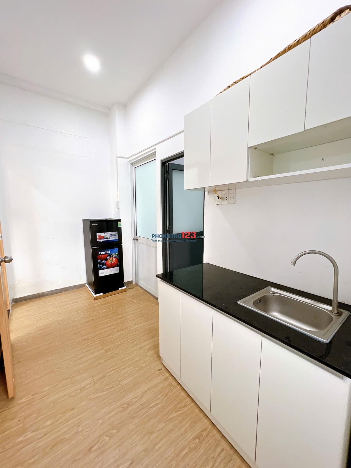 CHO THUÊ PHÒNG TÁCH BẾP CỬA SỔ TRỜI LỚN NẰM NGAY TRUNG TÂM PHÚ NHUẬN GẦN CHỢ BÀ CHIỄU SÁT QUẬN 1,3