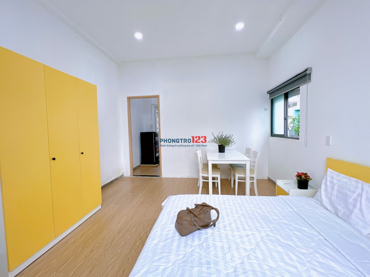 CHO THUÊ PHÒNG TÁCH BẾP CỬA SỔ TRỜI LỚN NẰM NGAY TRUNG TÂM PHÚ NHUẬN GẦN CHỢ BÀ CHIỄU SÁT QUẬN 1,3