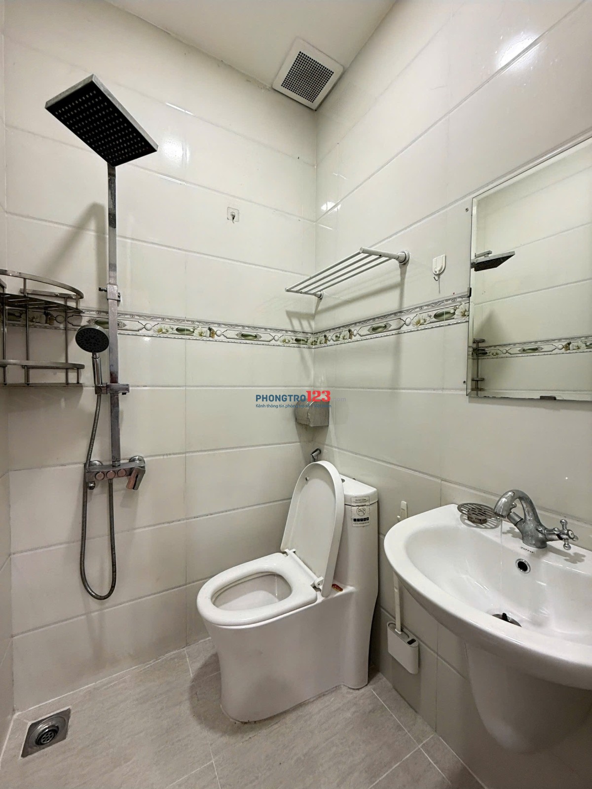 Phòng trọ có Gác Full Nội thất Mới 100% gần Q1, Q3 25m2 Cửa sổ trời thoáng tại Hoàng Diệu, Phú Nhuận