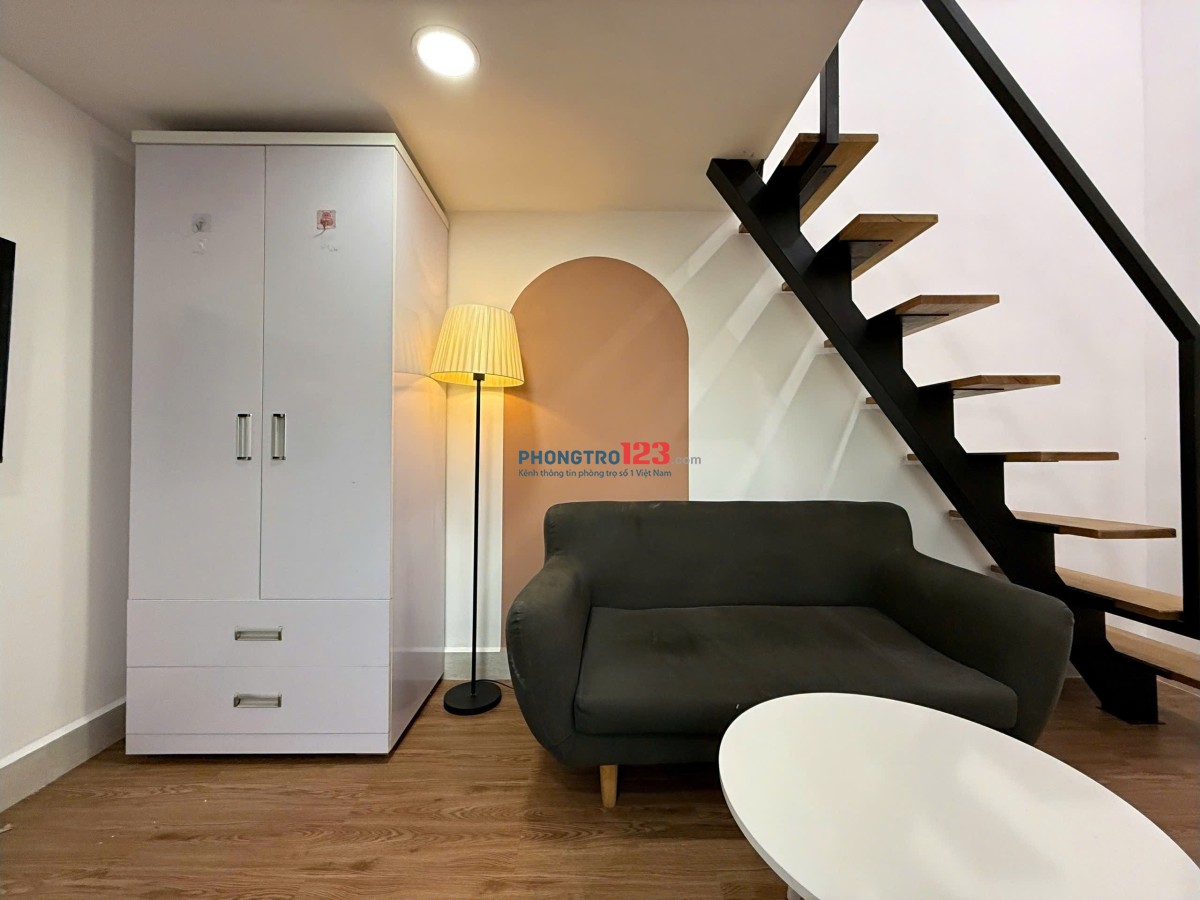 Phòng trọ có Gác Full Nội thất Mới 100% gần Q1, Q3 25m2 Cửa sổ trời thoáng tại Hoàng Diệu, Phú Nhuận