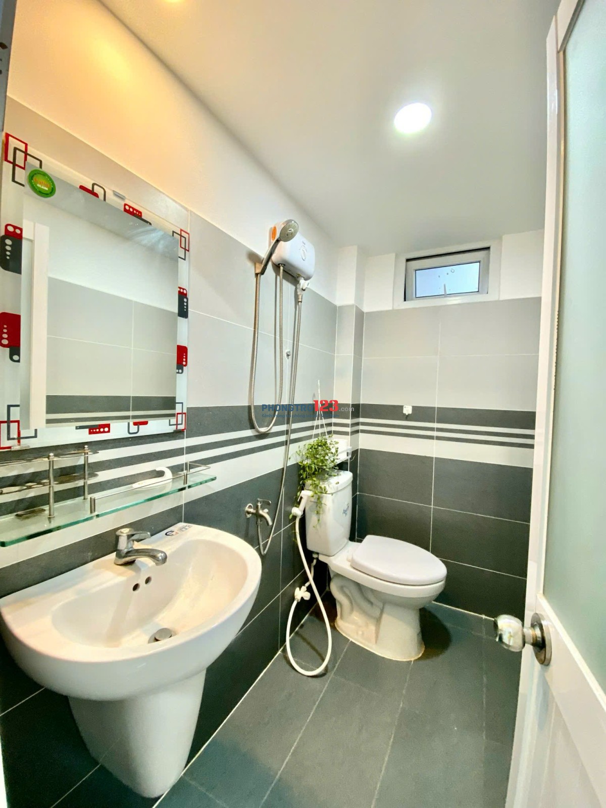 TRỌ BÌNH THẠNH GẦN CHỢ BÀ CHIỂU, ĐH VĂN LANG CỬA SỔ THOÁNG SÁNG - NƠ TRANG LONG BÌNH THẠNH