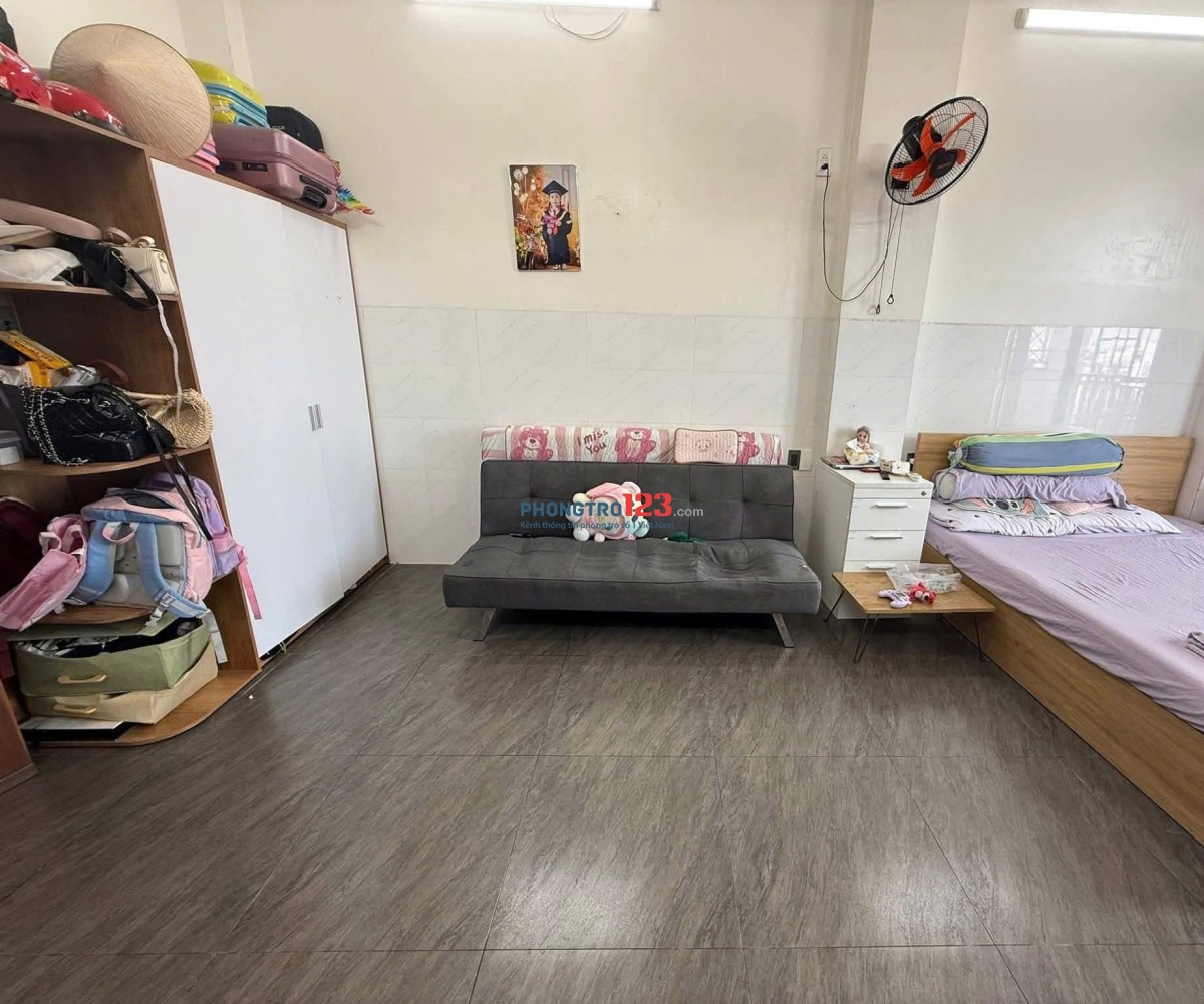 Chung cư Thế Kỉ 2, Ung Văn Khiêm, BT: 40m2, 1p ngủ, Nội thất, 6tr7/th