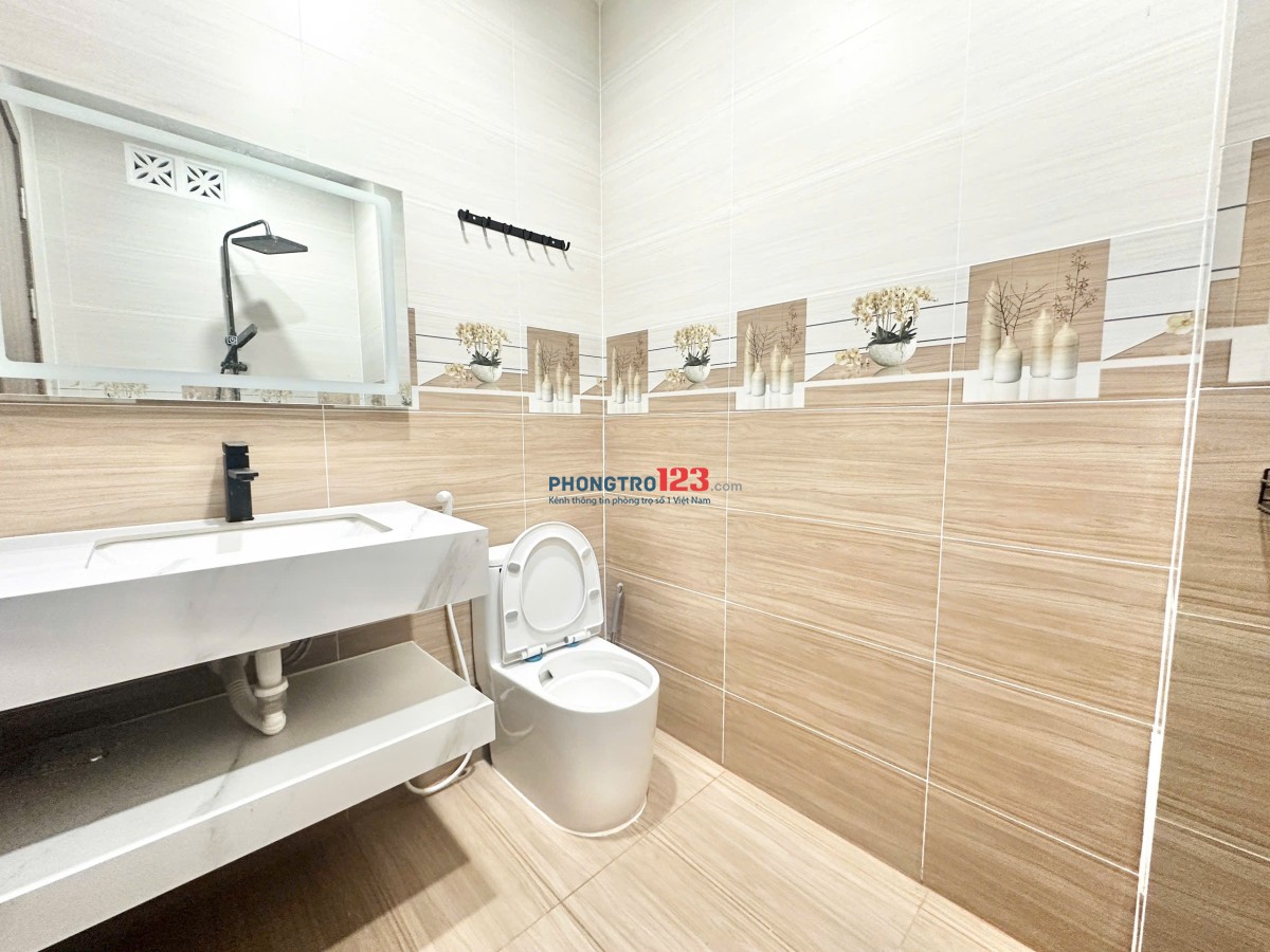 Phòng Cho Thuê Full Nội Thất Ban Công 35m2 Thang Máy Ngay Nguyễn Thượng Hiền Gần Q3, Q1, Sân Bay