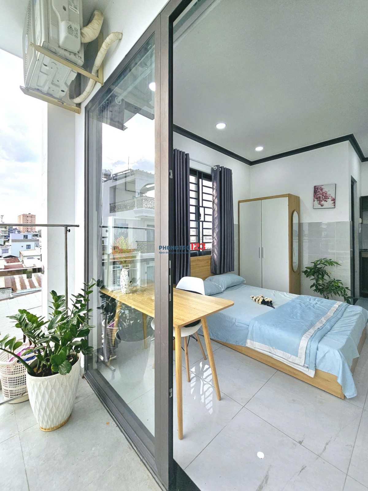 Phòng trọ ban công full nội thất 30m2 gần ĐH Ngoại Thương, Hutech, Hồng Bàng đường Nguyễn Gia Trí