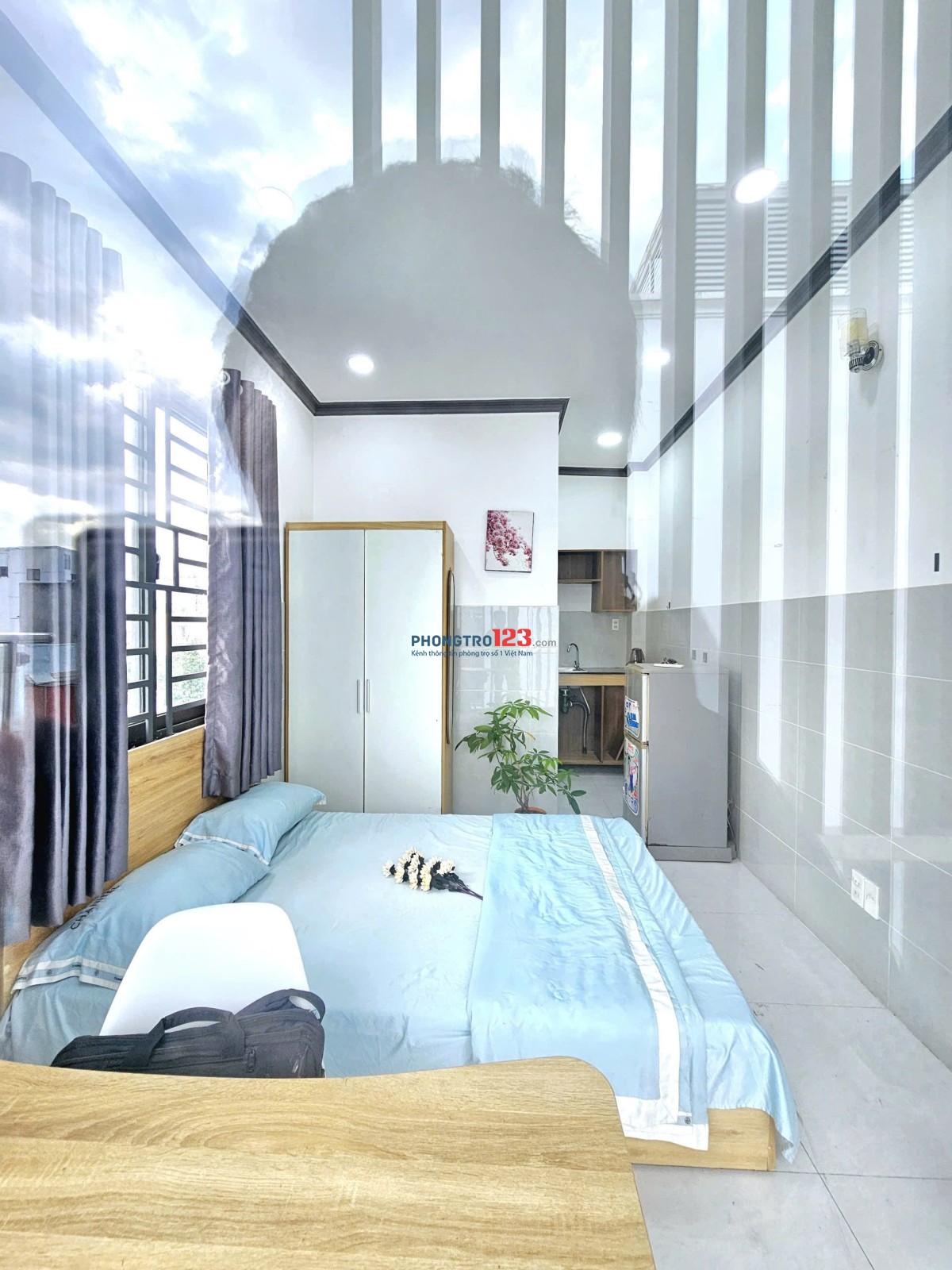 Phòng trọ ban công full nội thất 30m2 gần ĐH Ngoại Thương, Hutech, Hồng Bàng đường Nguyễn Gia Trí