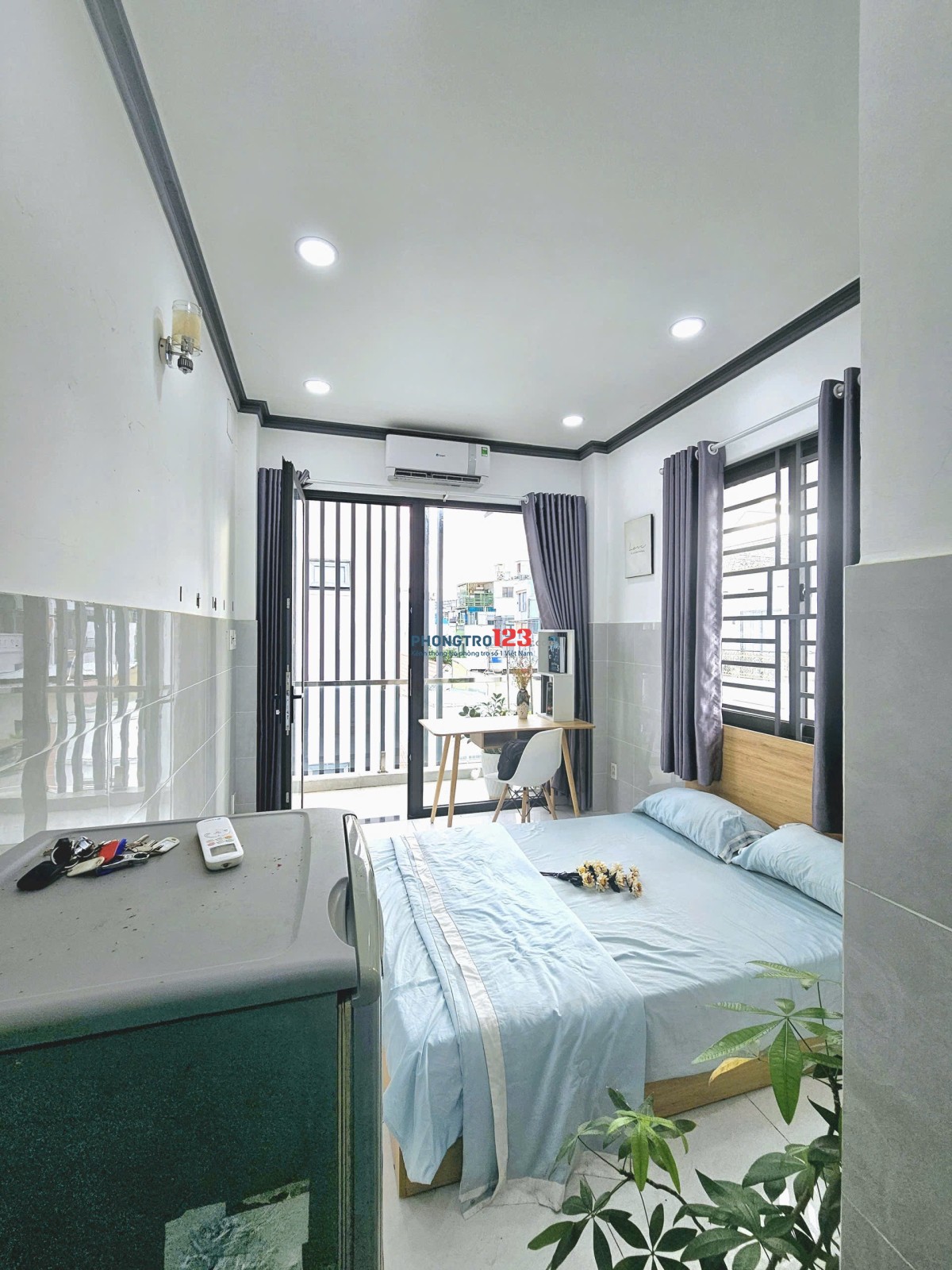 Phòng trọ ban công full nội thất 30m2 gần ĐH Ngoại Thương, Hutech, Hồng Bàng đường Nguyễn Gia Trí