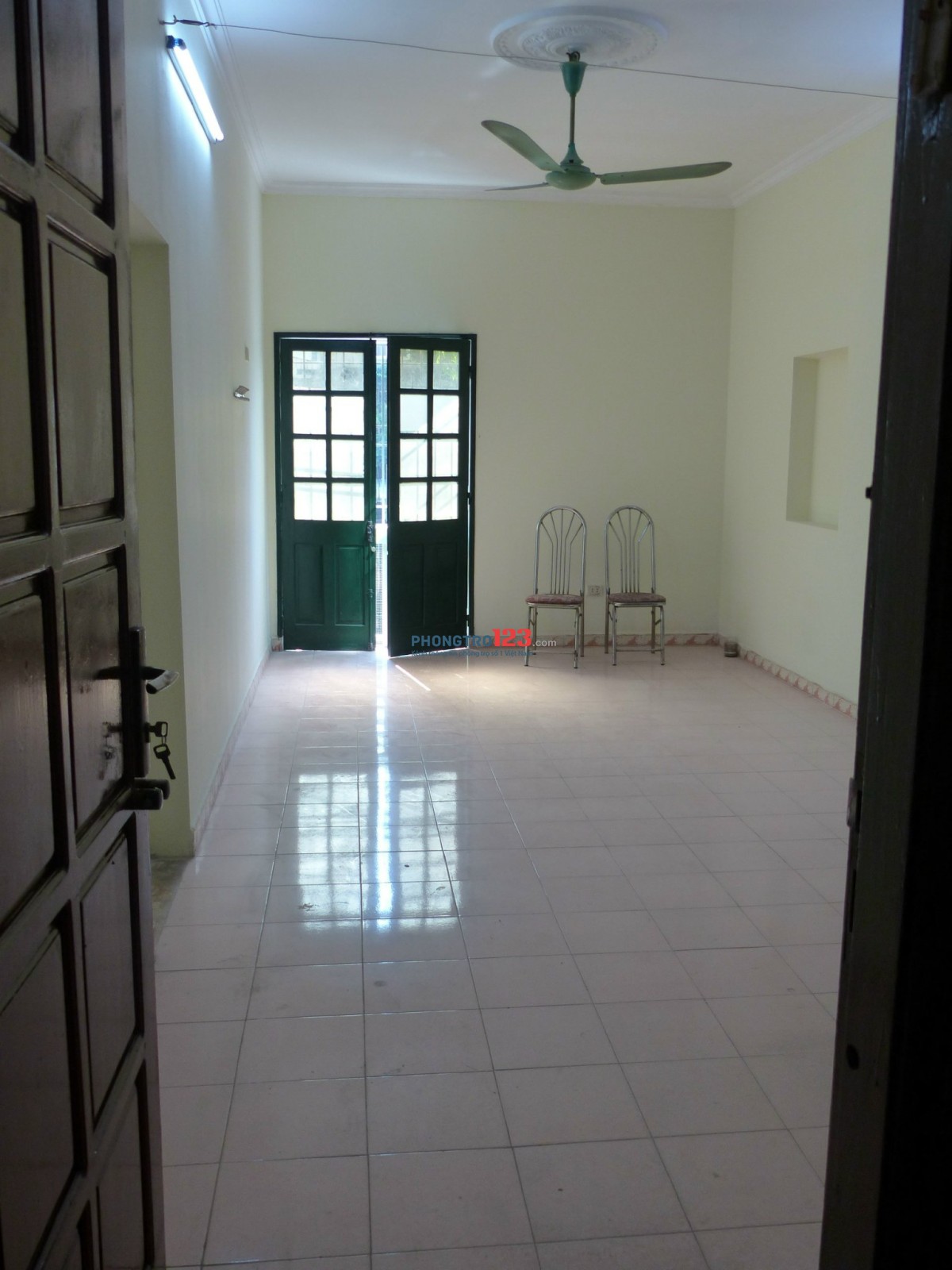 Cho thuê căn hộ tầng 4, khu tập thể Nguyễn Công Trứ, Phường Hai Bà Trưng, Hà Nội