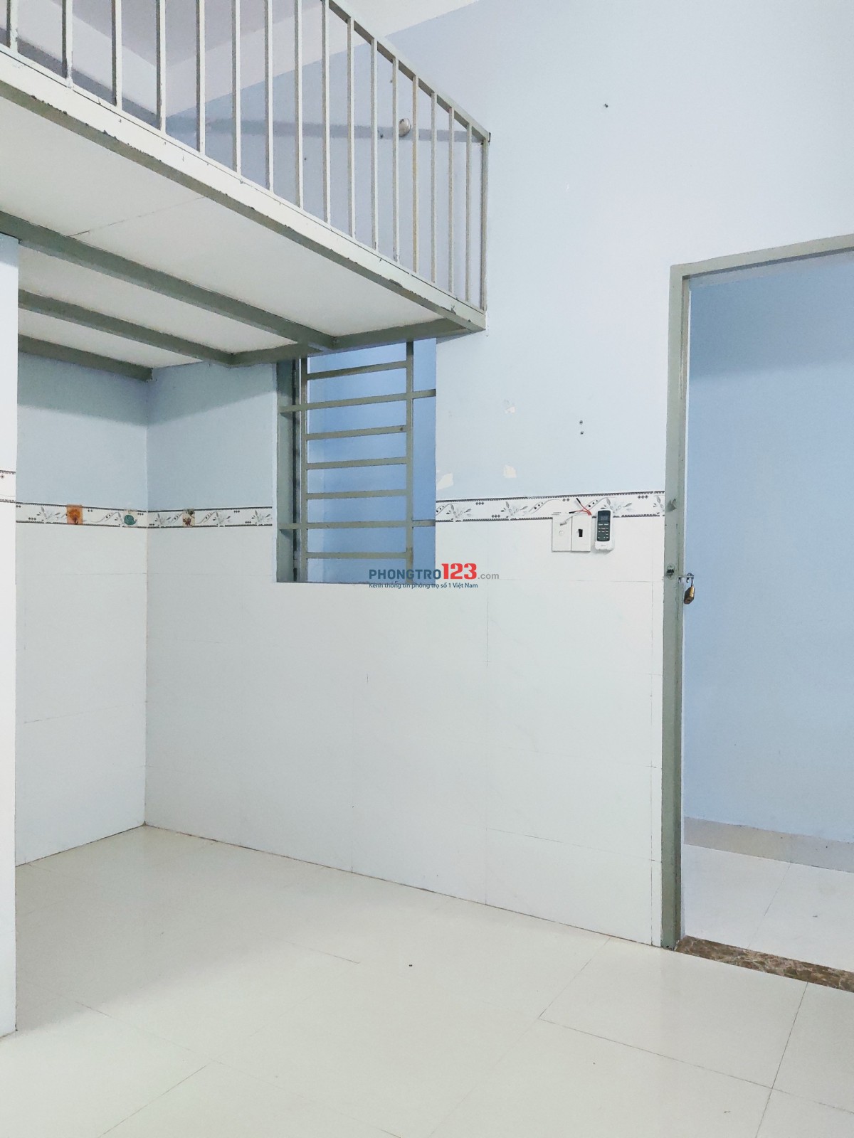 Phòng trọ có máy lạnh,đường Bùi Văn,quận 7,gần khu chế xuất Tân Thuận,trường học,gần chợ(có hình)