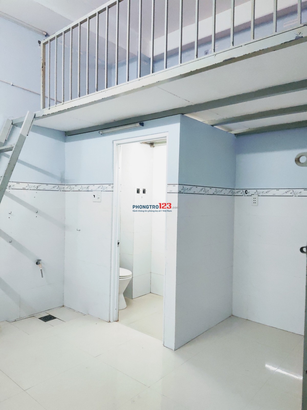 Phòng trọ có máy lạnh,đường Bùi Văn,quận 7,gần khu chế xuất Tân Thuận,trường học,gần chợ(có hình)