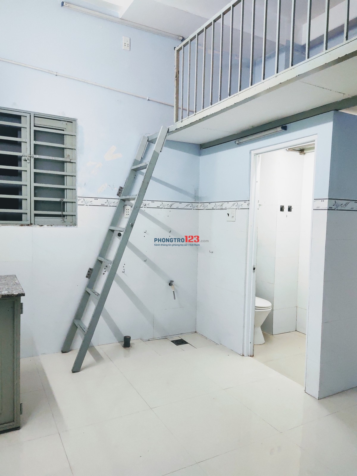 Phòng trọ có máy lạnh,đường Bùi Văn,quận 7,gần khu chế xuất Tân Thuận,trường học,gần chợ(có hình)