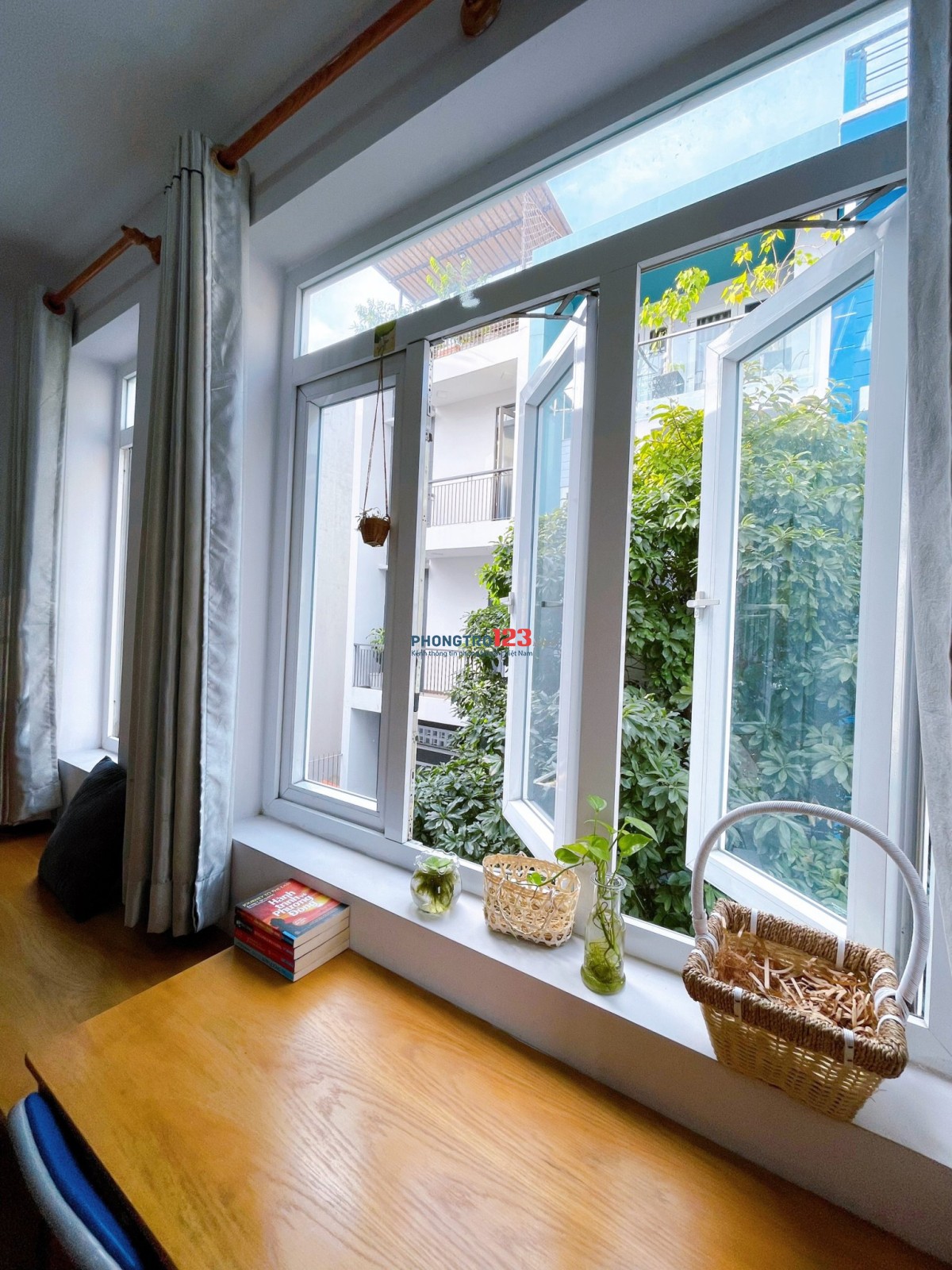 CHO THUÊ CHDV 40m2 FULL NỘI THẤT BAN CÔNG Ở ĐƯỜNG NGUYỄN GIA TRÍ Q.BÌNH THẠNH