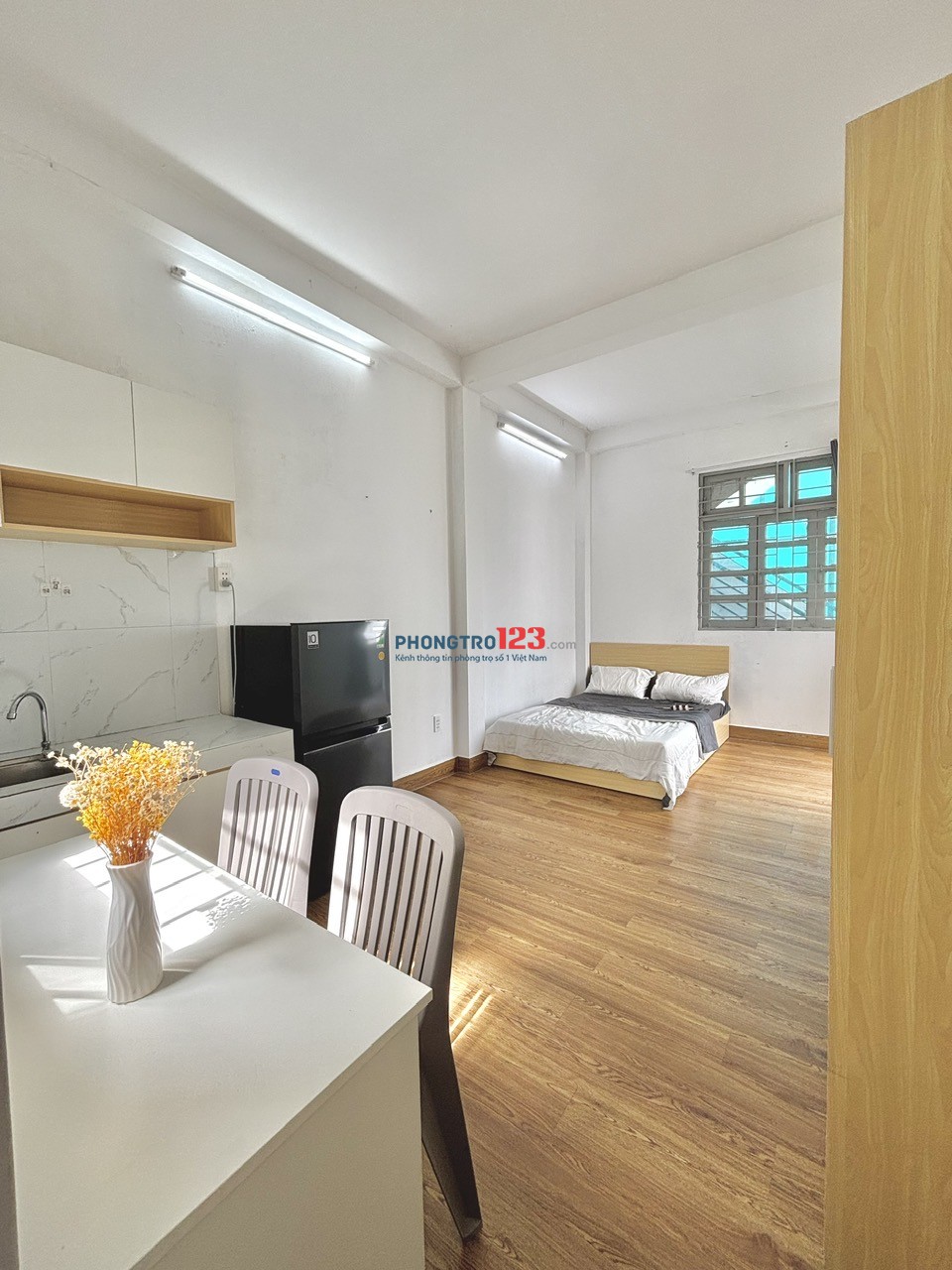 Cho thuê phòng trọ Lê Văn Duyệt full nội thất, ban công 35m2 gần Cầu Bông, chợ Bà Chiểu gần Q1, Q3