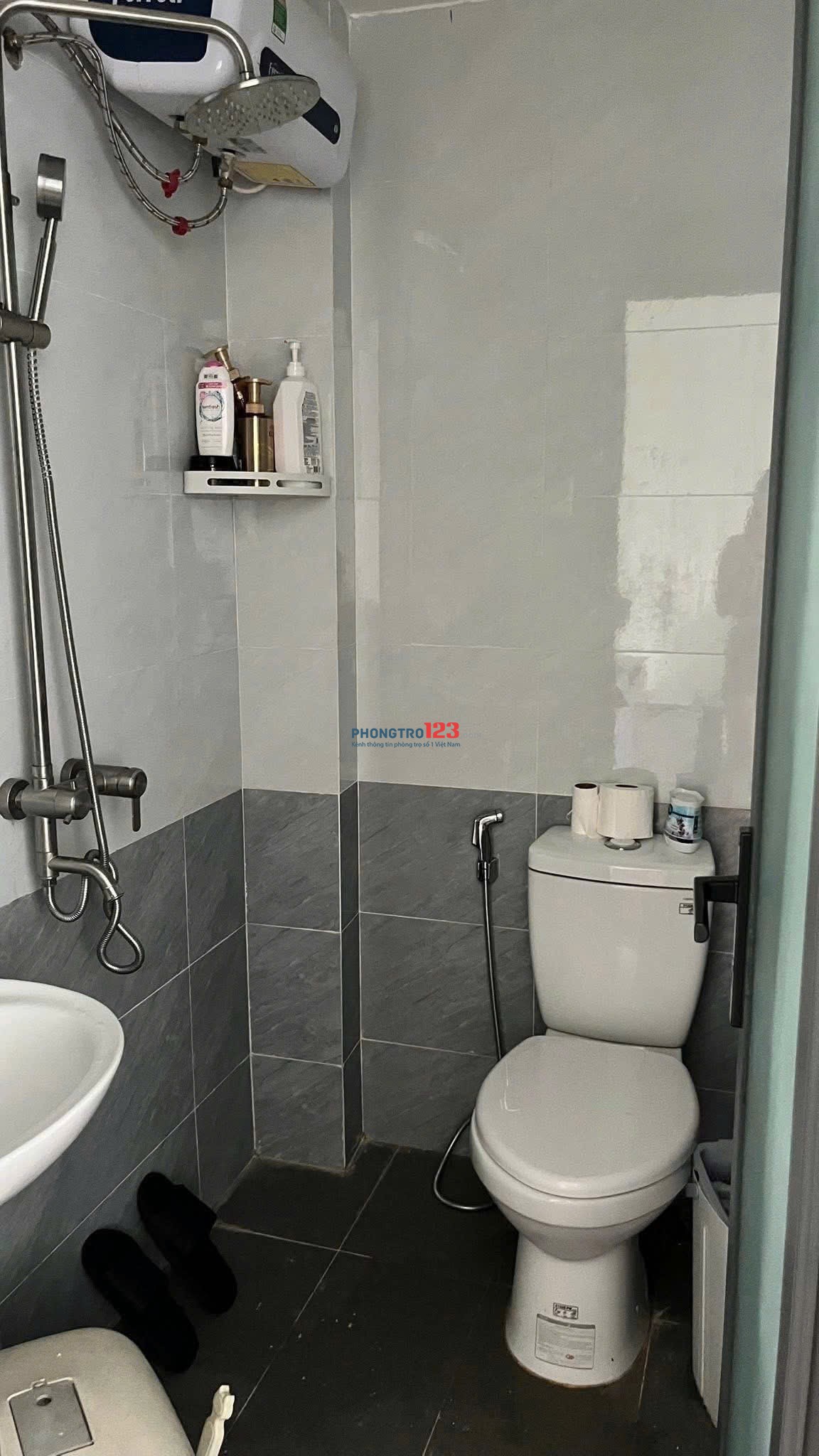 Studio Full Nội Thất cửa sổ trời ngay Bàu Cát