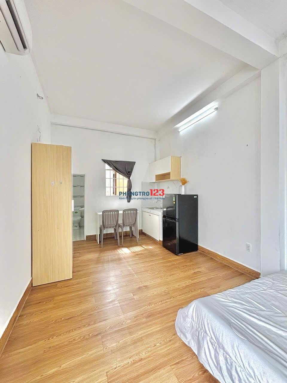 Cho thuê phòng trọ Lê Văn Duyệt full nội thất, ban công 35m2 gần Cầu Bông, chợ Bà Chiểu gần Q1, Q3