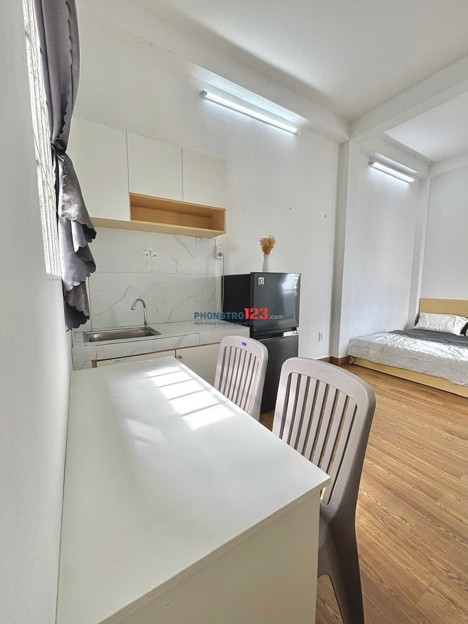 Cho thuê phòng trọ Lê Văn Duyệt full nội thất, ban công 35m2 gần Cầu Bông, chợ Bà Chiểu gần Q1, Q3