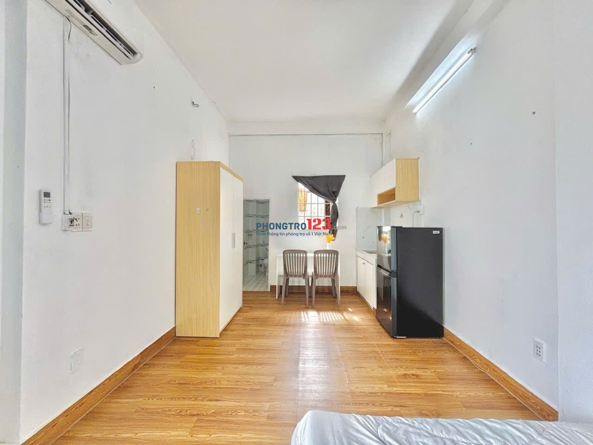 Cho thuê phòng trọ Lê Văn Duyệt full nội thất, ban công 35m2 gần Cầu Bông, chợ Bà Chiểu gần Q1, Q3