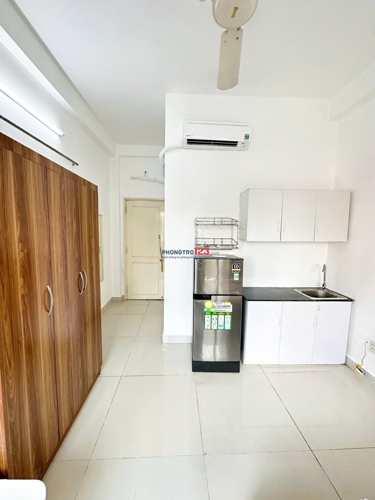  Phòng Trọ Có Ban Công - Full Nội Thất - Ngay Cầu Kiệu - Chợ Tân Định - Đại Học Kinh Tế