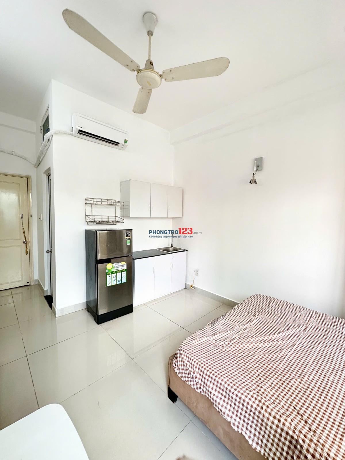  Phòng Trọ Có Ban Công - Full Nội Thất - Ngay Cầu Kiệu - Chợ Tân Định - Đại Học Kinh Tế