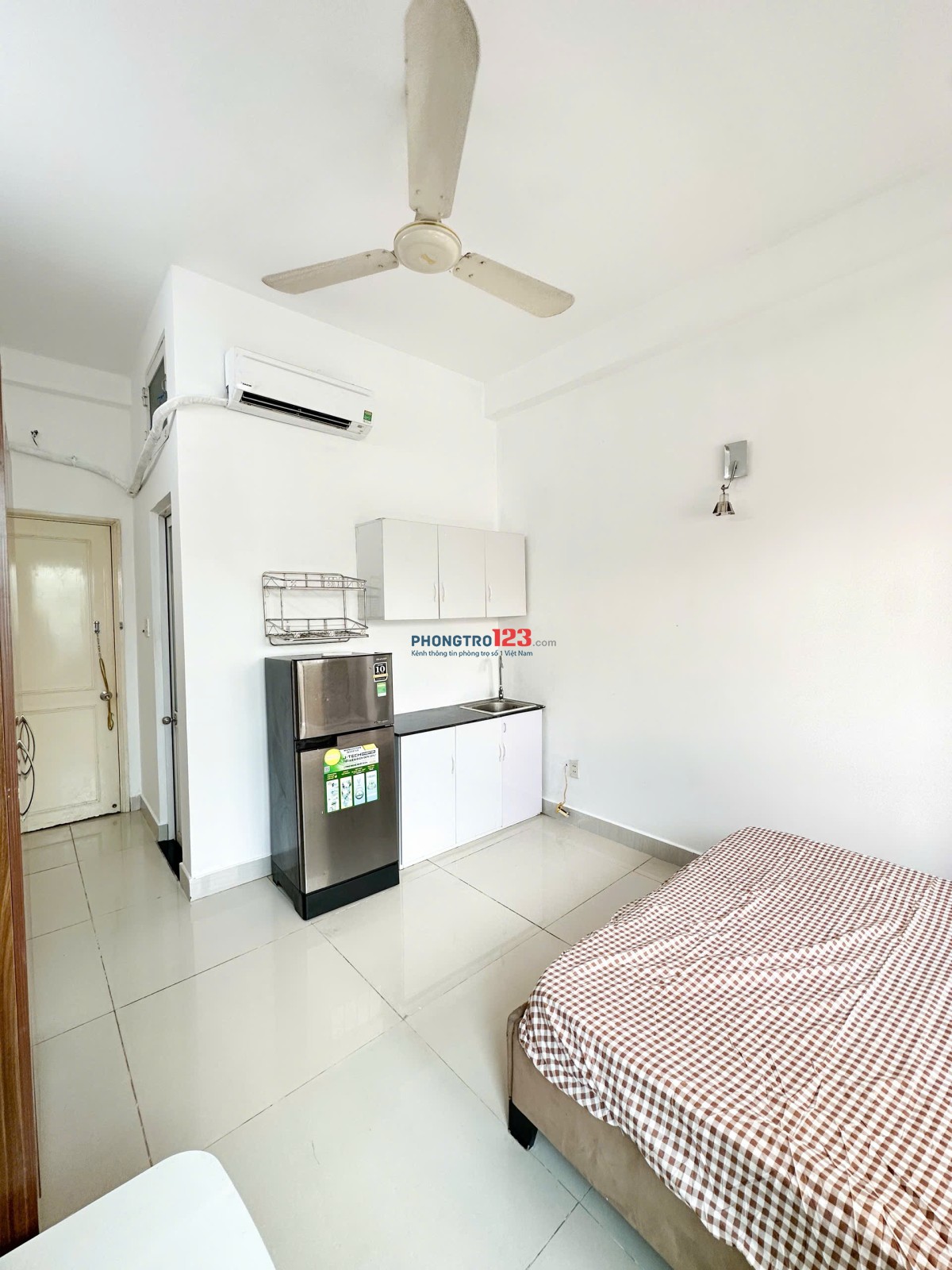  Phòng Trọ Có Ban Công - Full Nội Thất - Ngay Cầu Kiệu - Chợ Tân Định - Đại Học Kinh Tế