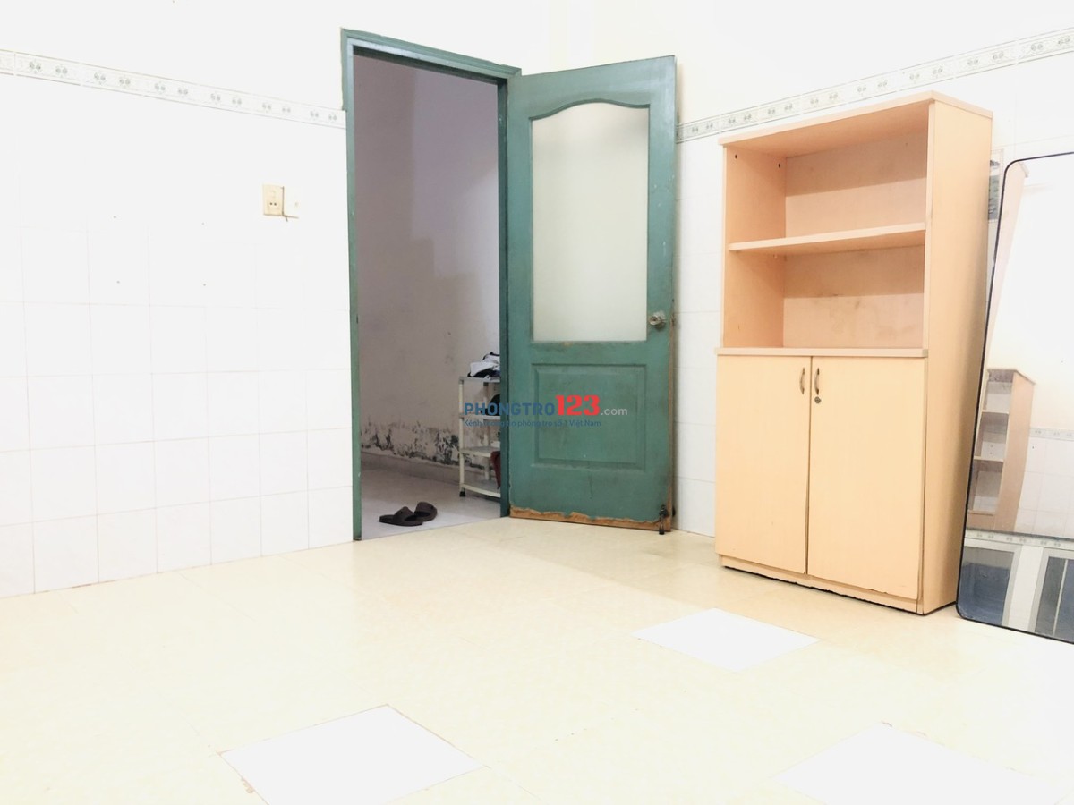 Phòng lớn có bếp ngay tầng trệt ở hẻm 134 Lý Chính Thắng