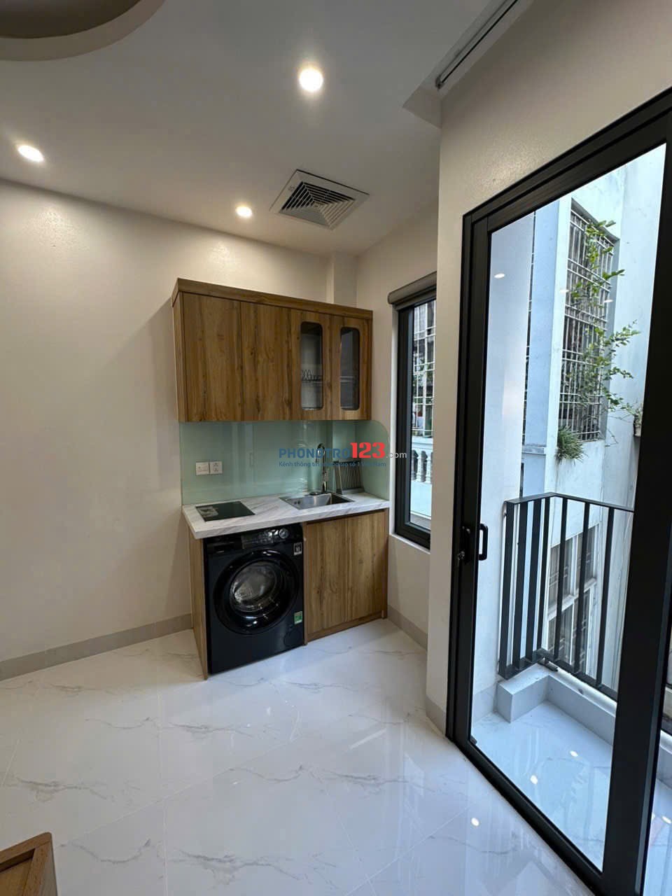 Cho Thuê Phòng Trọ Studio Quận Tân Bình Bancol Máy Giặt Riêng Ngay Sân Bay Tân Sơn Nhất